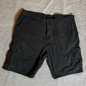WRANGLER Men black cargo shorts /size 44REG